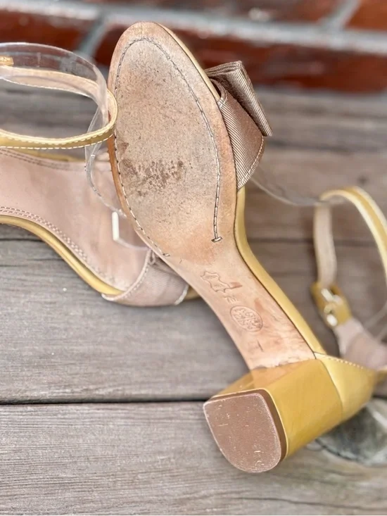 Tory Burch Beige Neutral Patent Leather Ankle Strap Bow Logo Heels Sz 7 - Picture 9 of 10